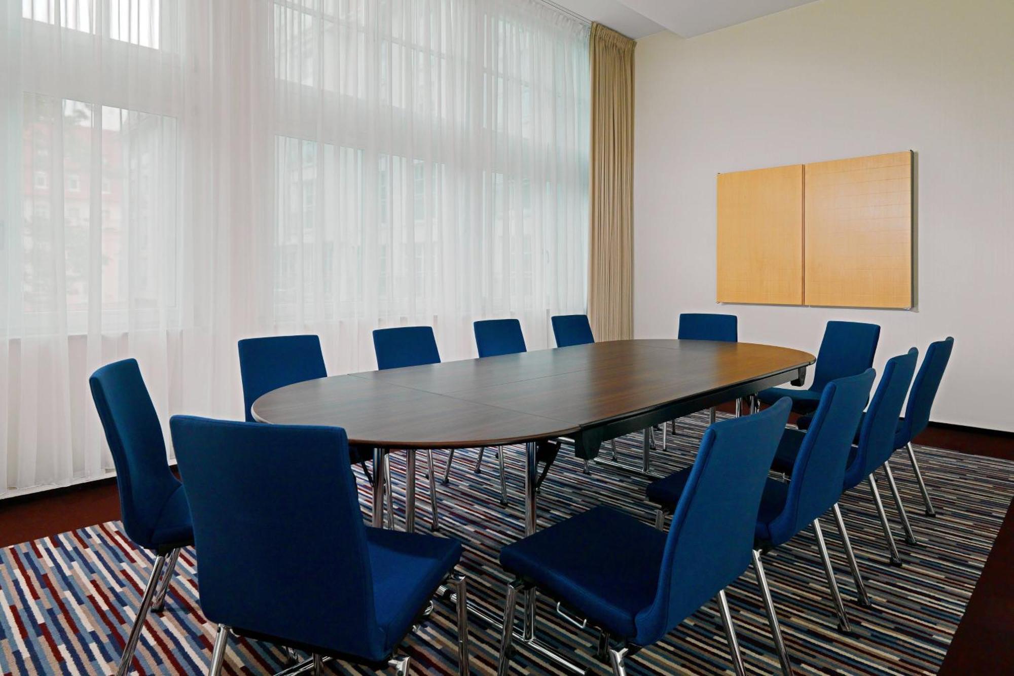 Sheraton Sopot Hotel Екстериор снимка A typical boardroom