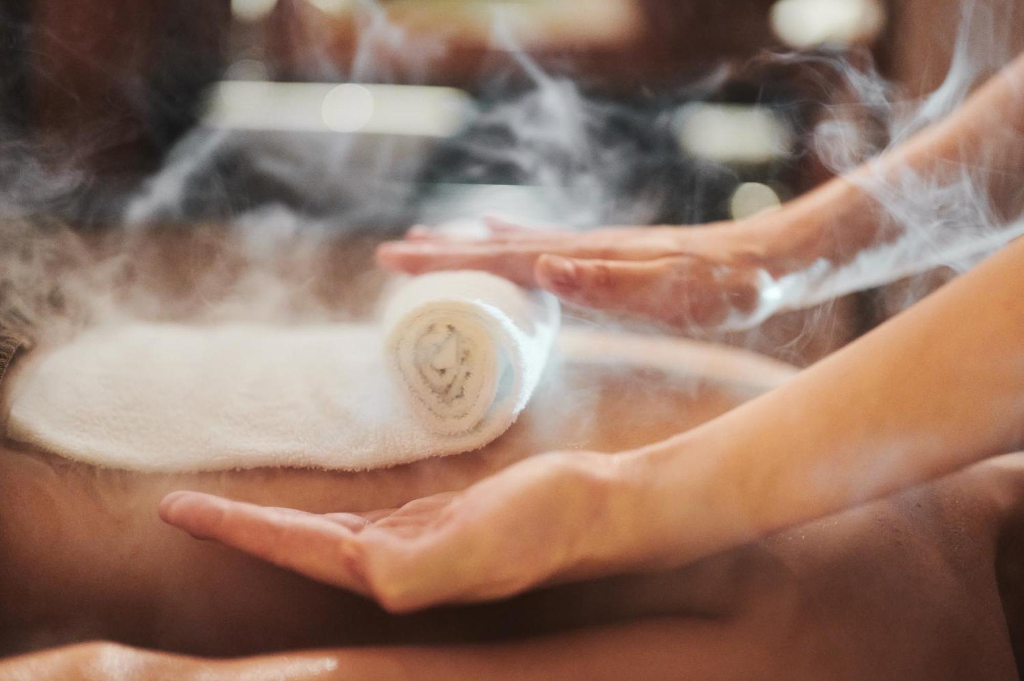 Sheraton Sopot Hotel Екстериор снимка A hot stone massage